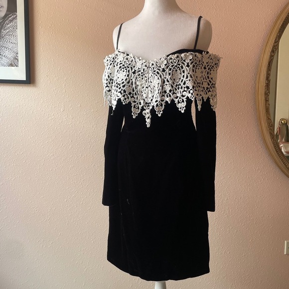 Scott McClintock Dresses & Skirts - Vintage‎ 80s / 90s Velvet Off the Shoulder Lace Cocktail Dress